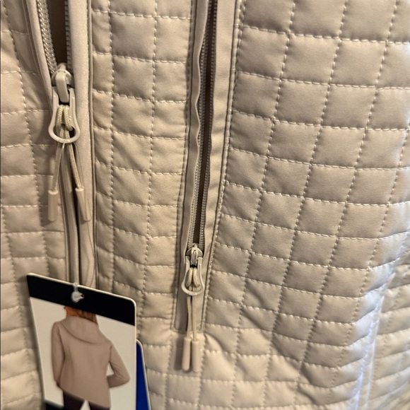 Large Woman’s Quilted style jacket with hood​ - Picture 7 of 12